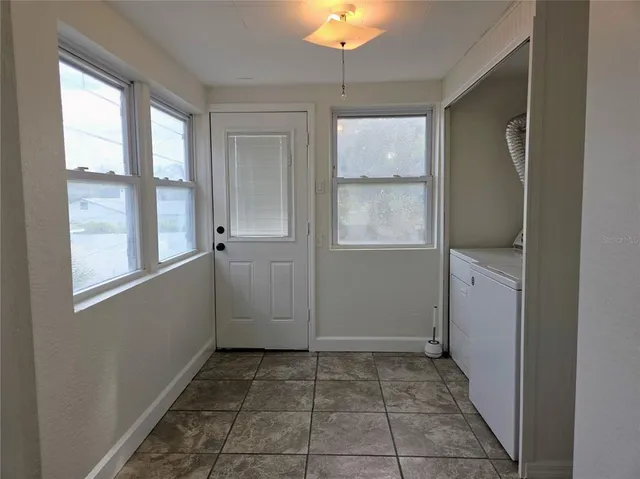 $2,100 | 2808 56th Street South, Unit UPPR, Gulfport, FL 33707