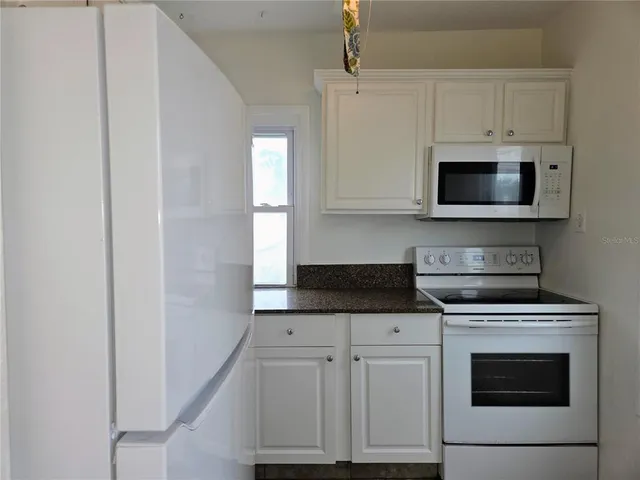 $2,100 | 2808 56th Street South, Unit UPPR, Gulfport, FL 33707