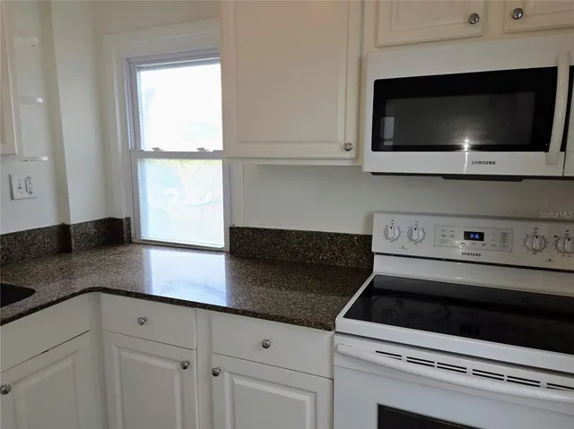 $2,100 | 2808 56th Street South, Unit UPPR, Gulfport, FL 33707