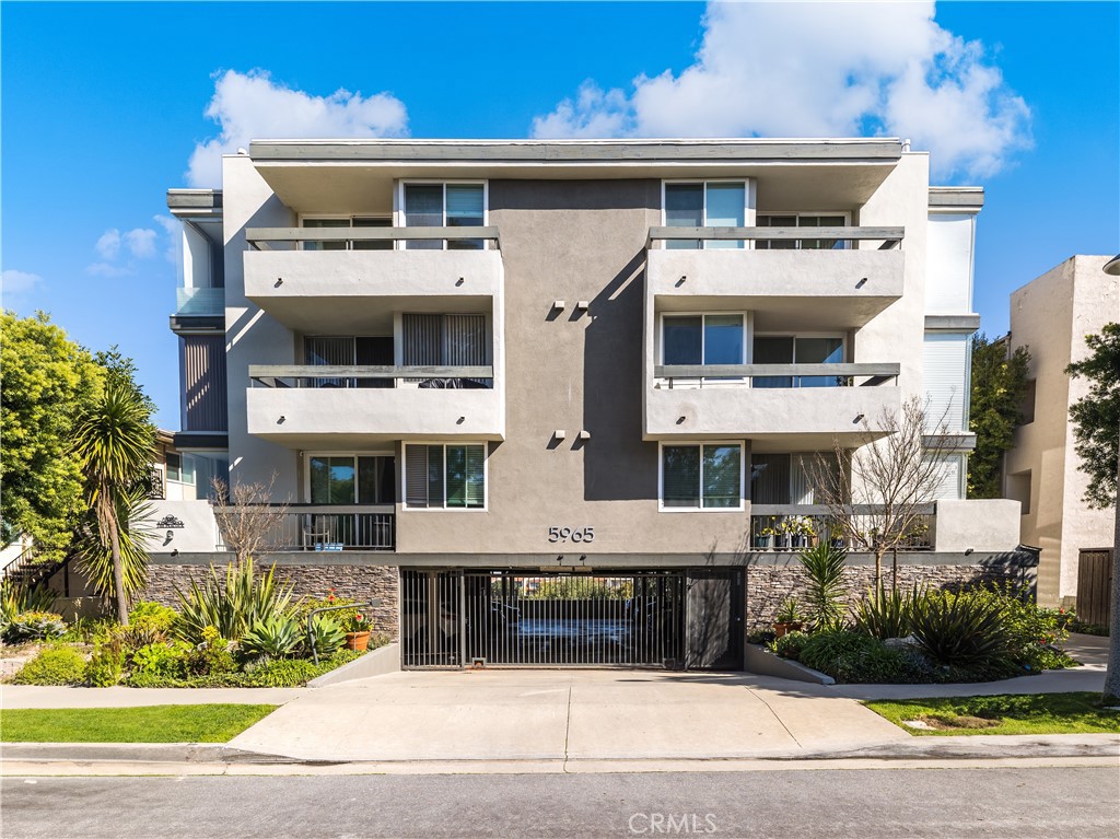 a front view of residential houses with yard