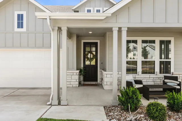 a view of a entryway of the house