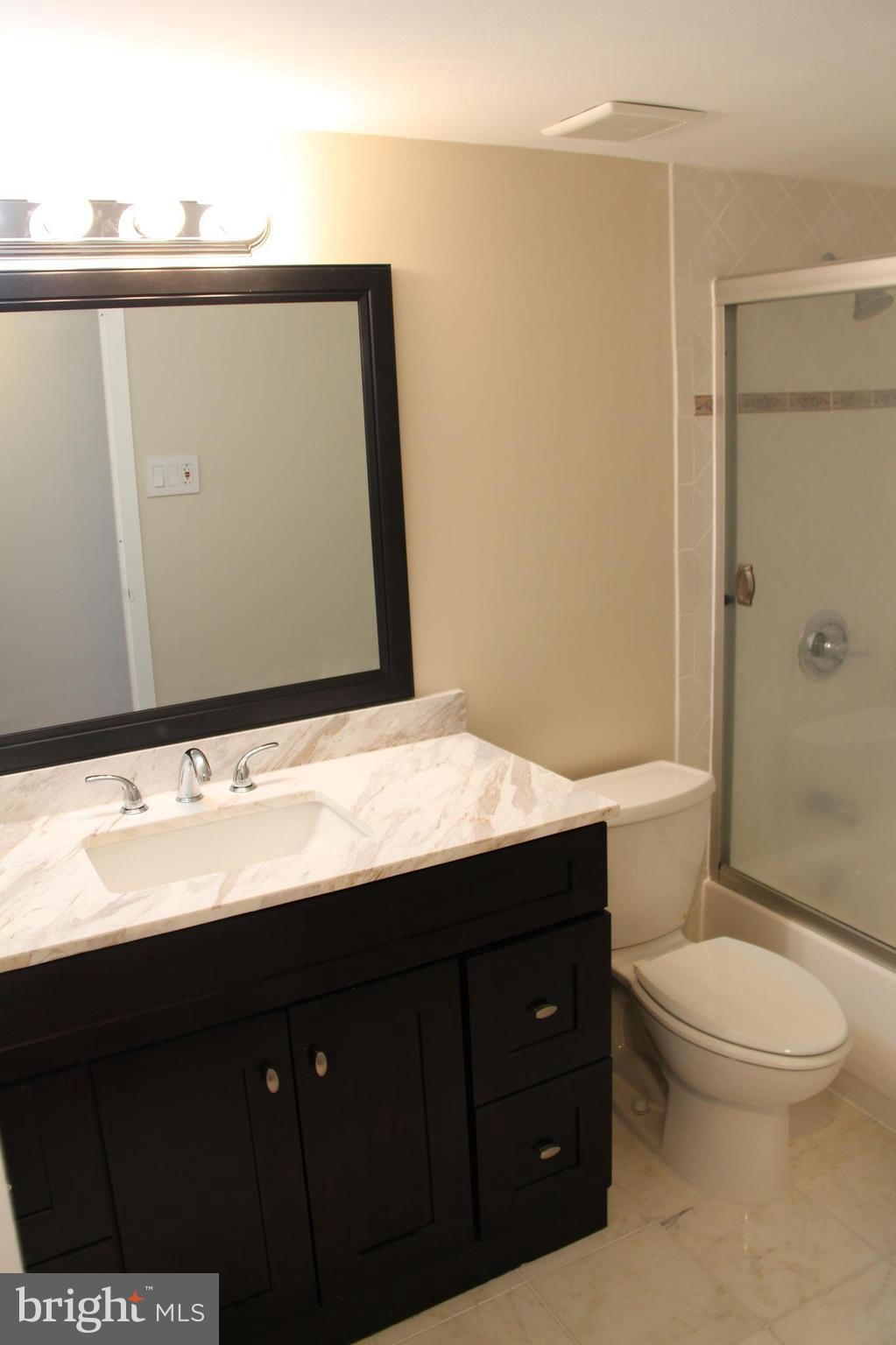 11200 Chestnut Grove Square, Unit 102 Reston, VA 20190 - Photo 24 of 30 Bath (Master)