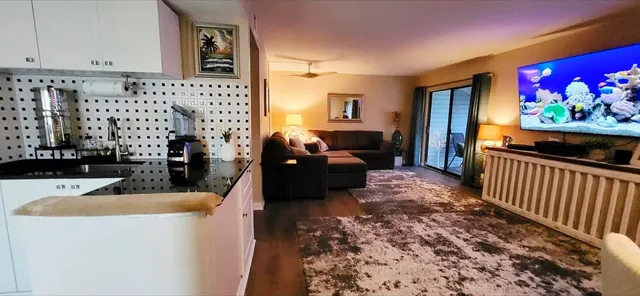 $1,600 | 101 Old Ferry Road, Unit 18C, Shalimar, FL 32579