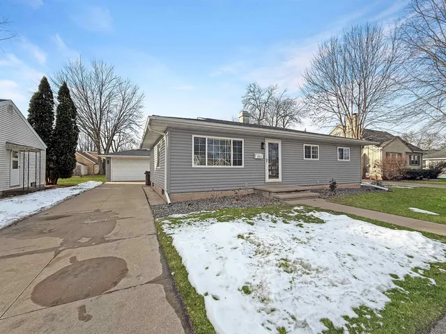 $265,000 | 804 John Street, Menasha, WI 54952