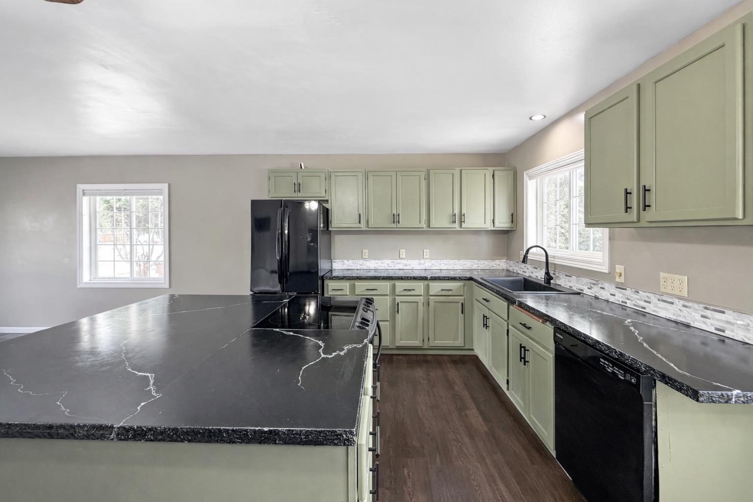 804 John Street Menasha, WI 54952 - Photo 8 of 22