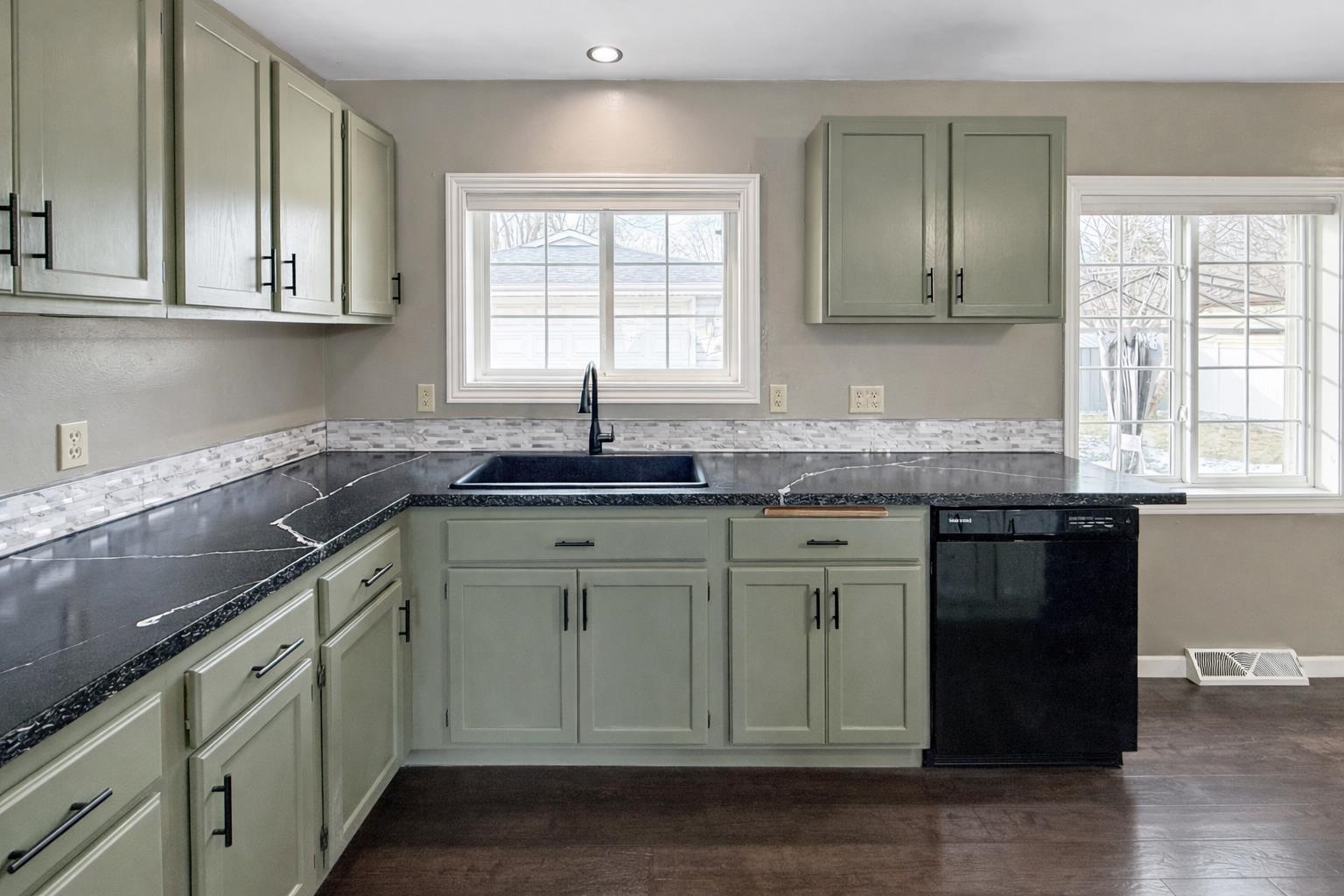 804 John Street Menasha, WI 54952 - Photo 9 of 22