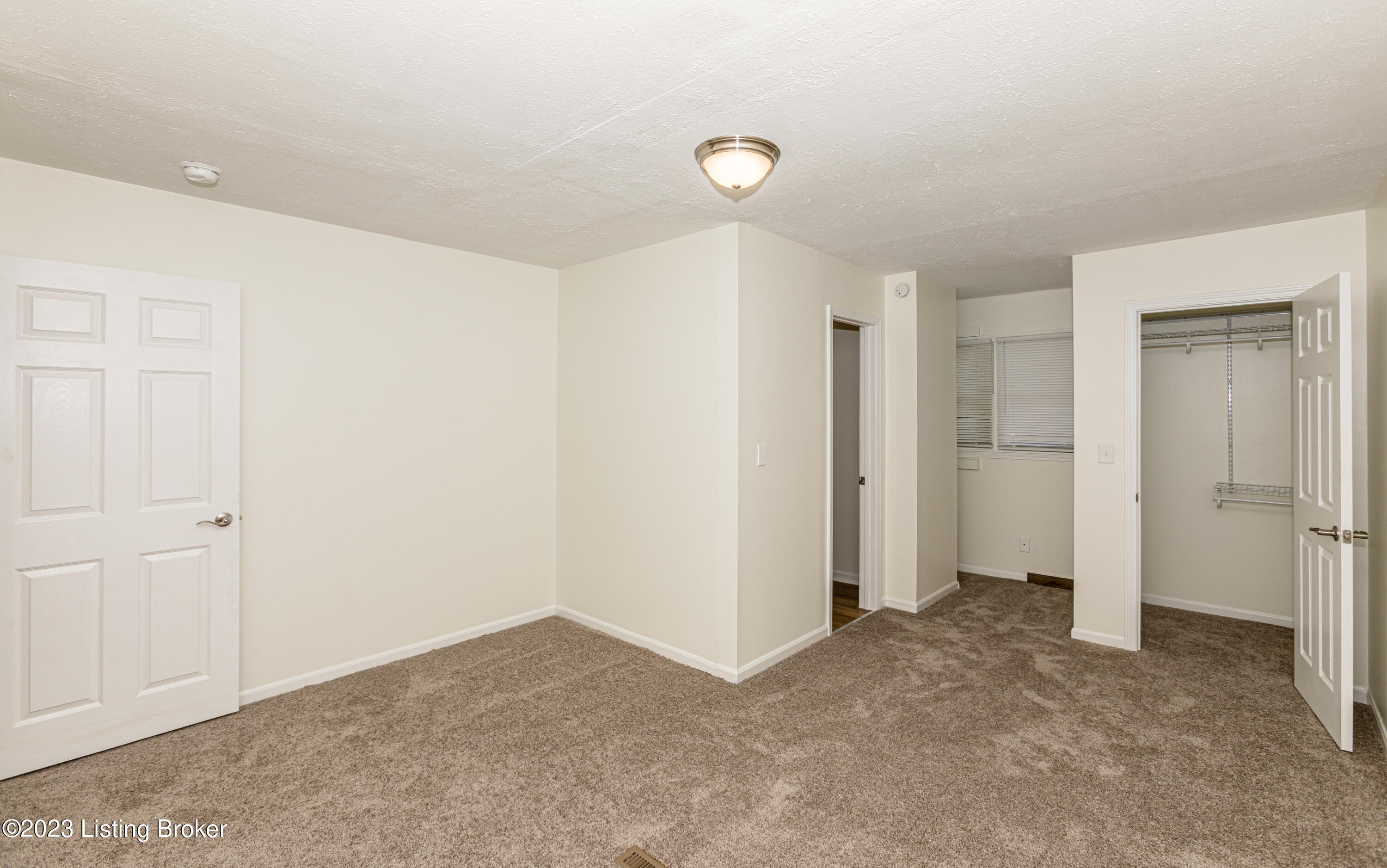 166 Dale Road Louisville, KY 40229 - Photo 31 of 34 1F9A9355