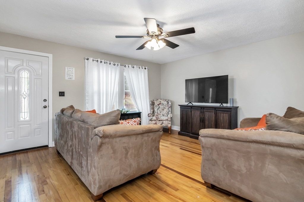 98 Varnum Road Dracut, MA 01826 - Photo 7 of 21 Gallery Image 7