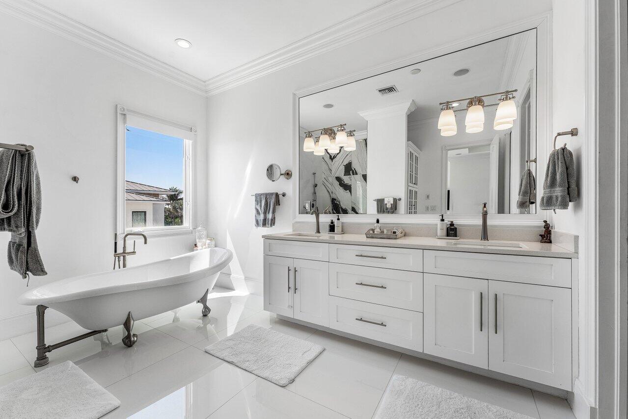 6080 Old Ocean Boulevard Ocean Ridge, FL 33435 - Photo 28 of 50 Primary Bathroom