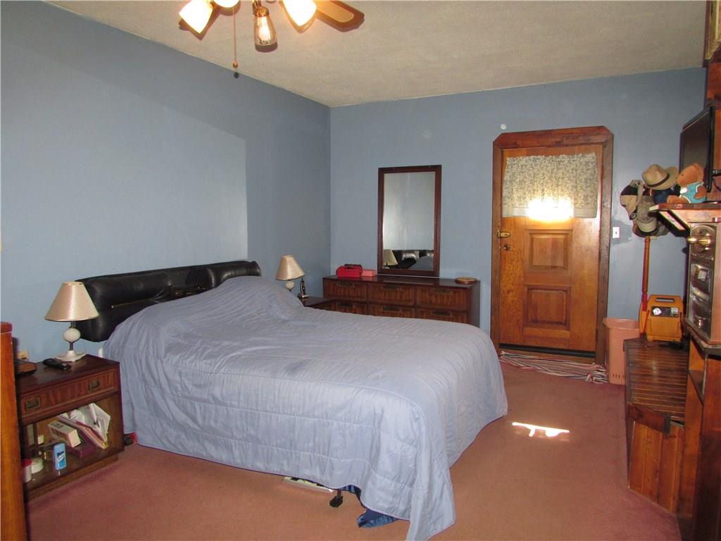 103 Platt Road Clinton, PA 15026 - Photo 12 of 14 MASTER BEDROOM