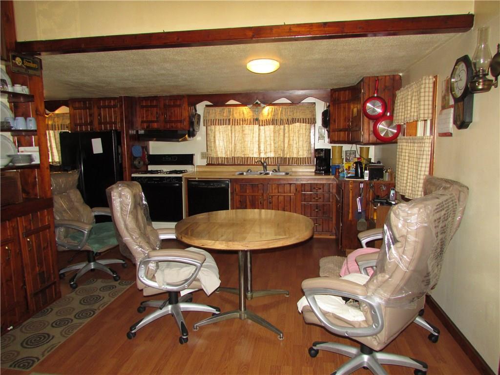 103 Platt Road Clinton, PA 15026 - Photo 5 of 14 KITCHEN