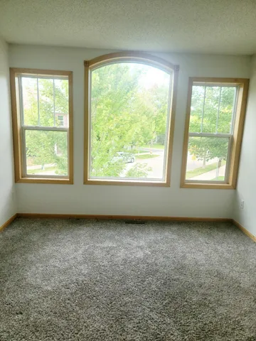 $2,300 | 3049 Chamberlain Street, Unit 4, Maplewood, MN 55109