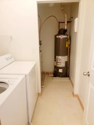 $2,300 | 3049 Chamberlain Street, Unit 4, Maplewood, MN 55109