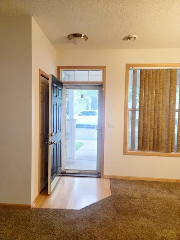 $2,300 | 3049 Chamberlain Street, Unit 4, Maplewood, MN 55109