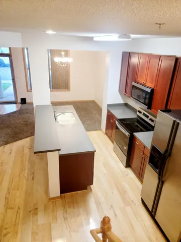 $2,300 | 3049 Chamberlain Street, Unit 4, Maplewood, MN 55109