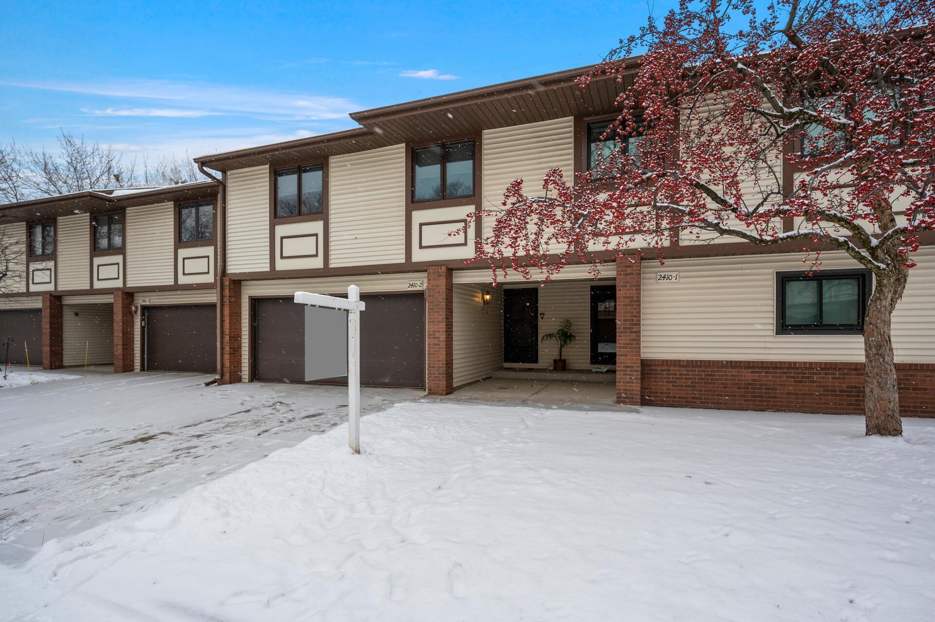 2410 County Rd D West, Unit 2 Roseville, MN 55112 - Photo 4 of 31