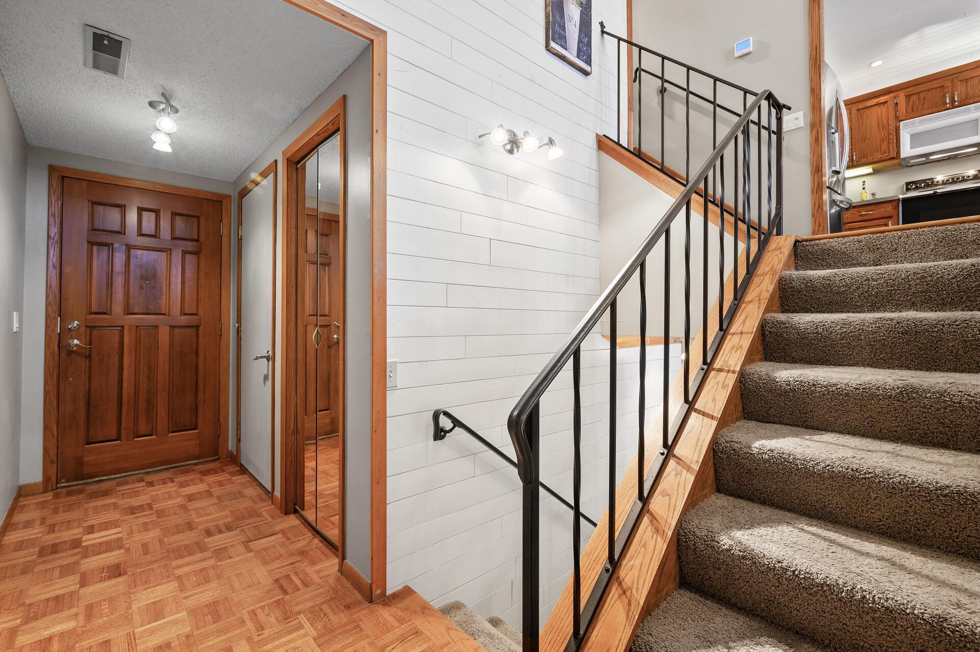 2410 County Rd D West, Unit 2 Roseville, MN 55112 - Photo 6 of 31