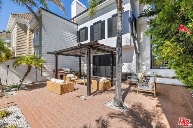 a view of a house with backyard and sitting area