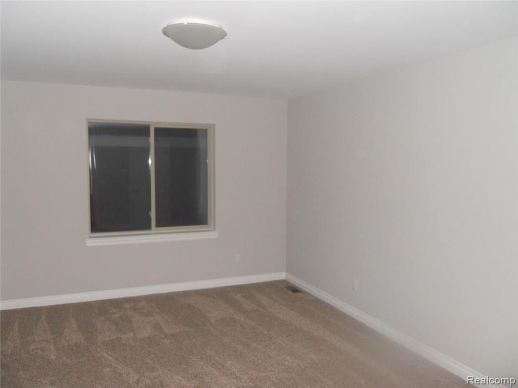 2716 Dearborn Avenue Rochester, MI 48309 - Photo 14 of 27 DSCN0390 (Large).JPG