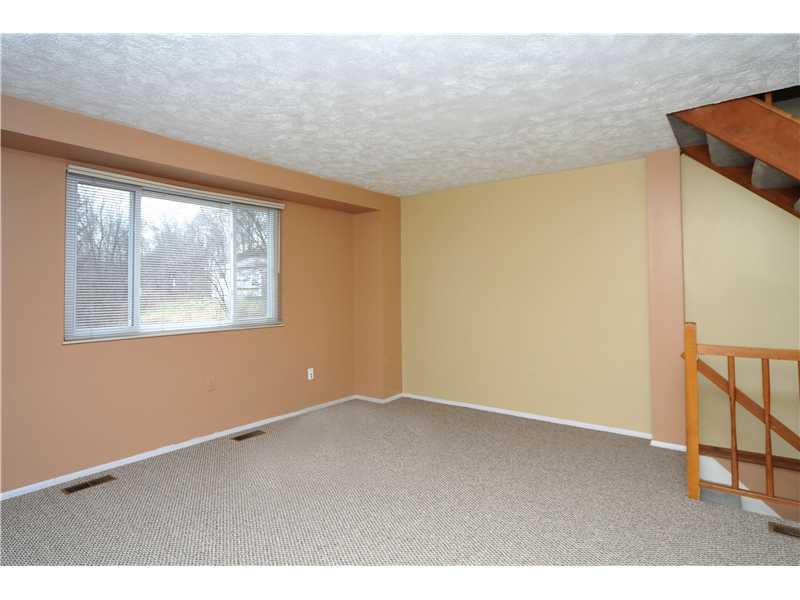109 Gringo Independence Road Aliquippa, PA 15001 - Photo 3 of 17 Living Room.