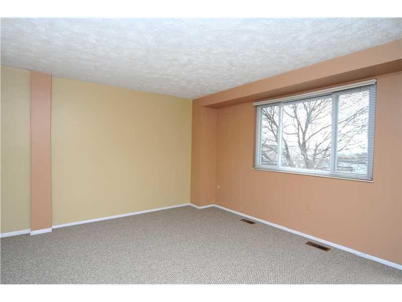 109 Gringo Independence Road Aliquippa, PA 15001 - Photo 4 of 17 Living Room.