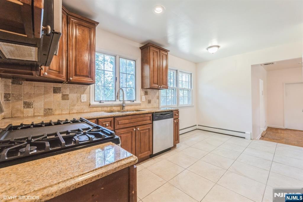 275 Taft Court Paramus, NJ 07652 - Photo 15 of 40