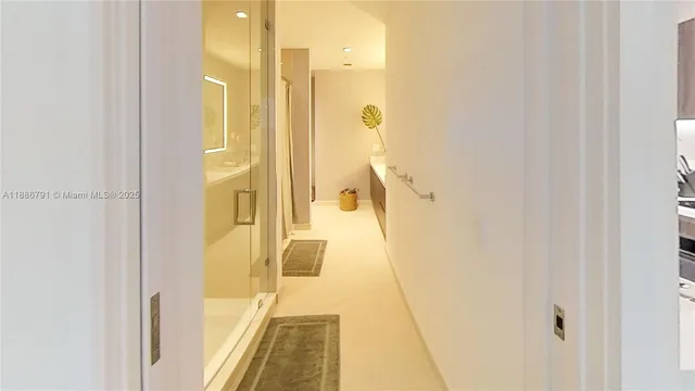 $3,275 | 851 Northeast 1st Avenue, Unit 301, Miami, FL 33132