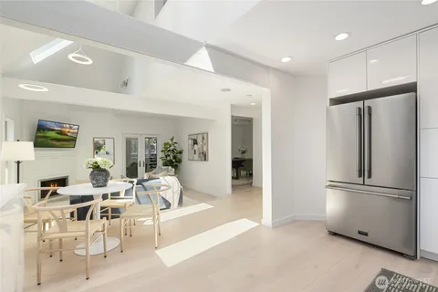 $1,595,000 | 2513 225th Place Northeast, Sammamish, WA 98074