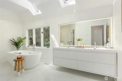 $1,595,000 | 2513 225th Place Northeast, Sammamish, WA 98074