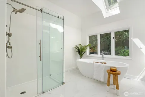 $1,595,000 | 2513 225th Place Northeast, Sammamish, WA 98074