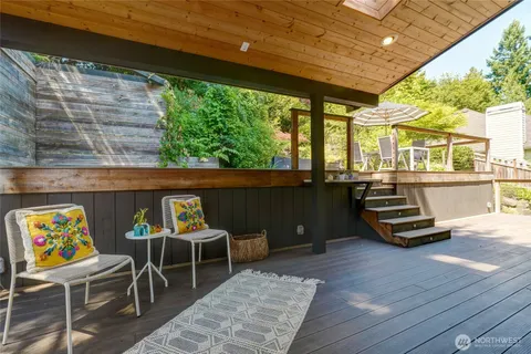 $1,595,000 | 2513 225th Place Northeast, Sammamish, WA 98074