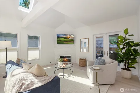 $1,595,000 | 2513 225th Place Northeast, Sammamish, WA 98074