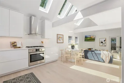 $1,595,000 | 2513 225th Place Northeast, Sammamish, WA 98074