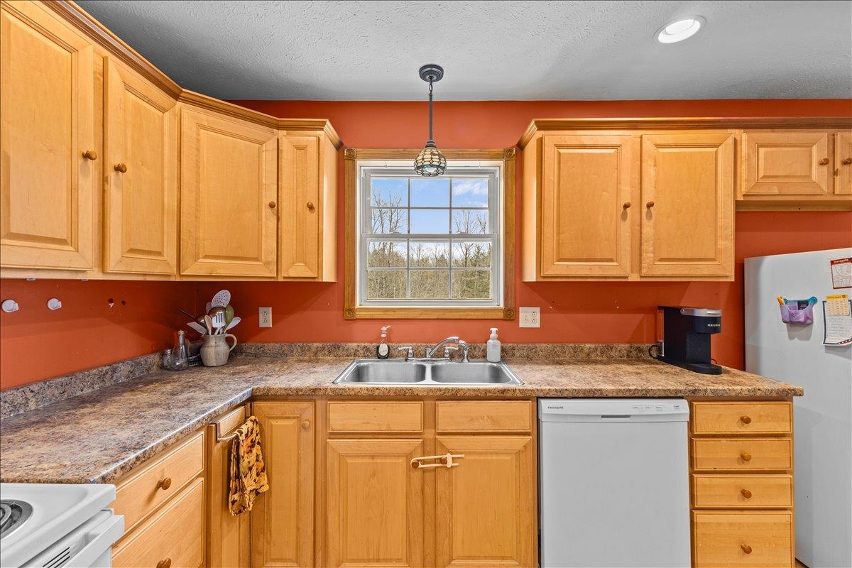 182 Forest Heights Road Sheldon, VT 05483 - Photo 6 of 41