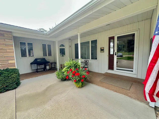 $579,000 | 1206 South Shore Drive, Worthington, MN 56187