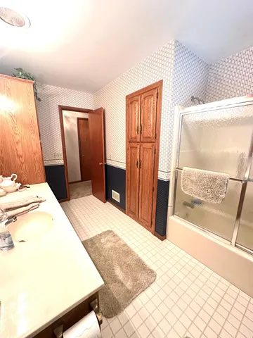 $579,000 | 1206 South Shore Drive, Worthington, MN 56187