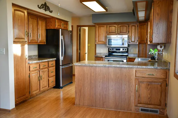 $559,900 | 1206 South Shore Drive, Worthington, MN 56187