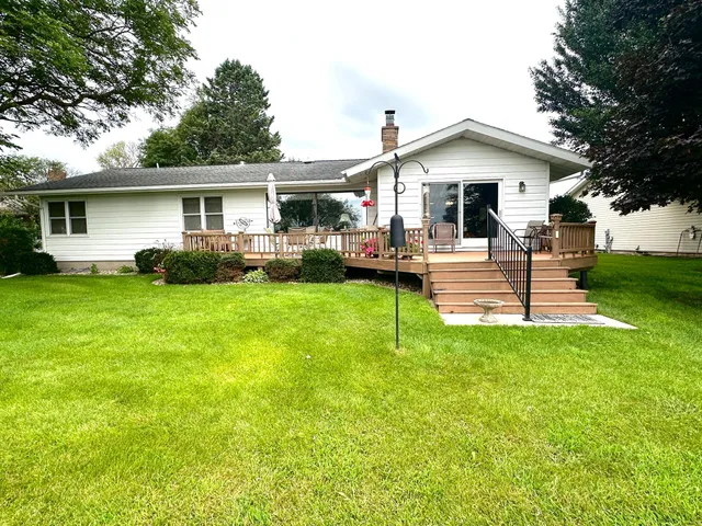 $579,000 | 1206 South Shore Drive, Worthington, MN 56187