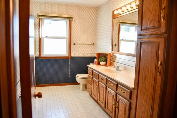 $559,900 | 1206 South Shore Drive, Worthington, MN 56187