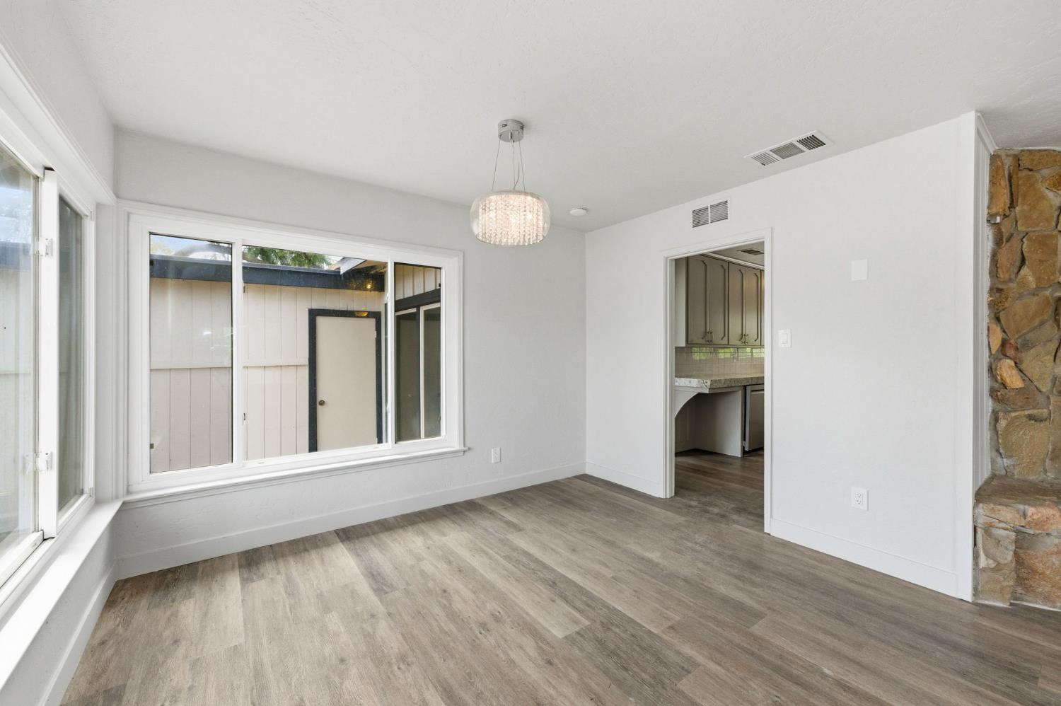 4205 Ralph Lane North Fresno, CA 93727 - Photo 14 of 59