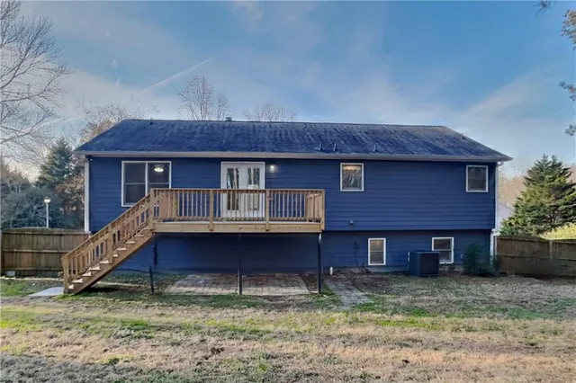 a house view with a sink and a yard