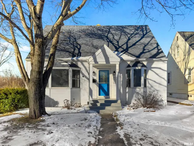 $192,900 | 203 Court Drive, Washington, IL 61571