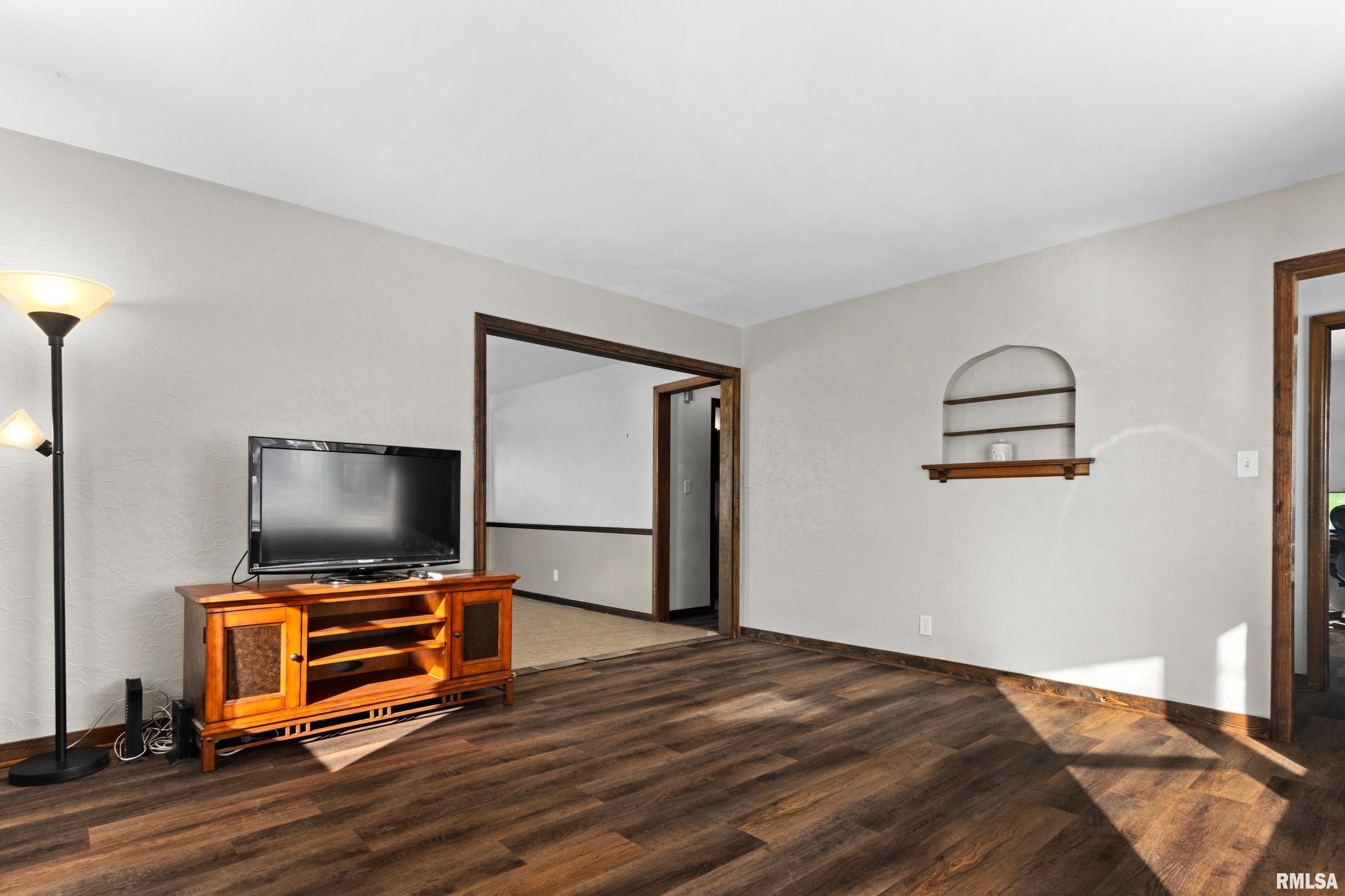 203 Court Drive Washington, IL 61571 - Photo 13 of 52