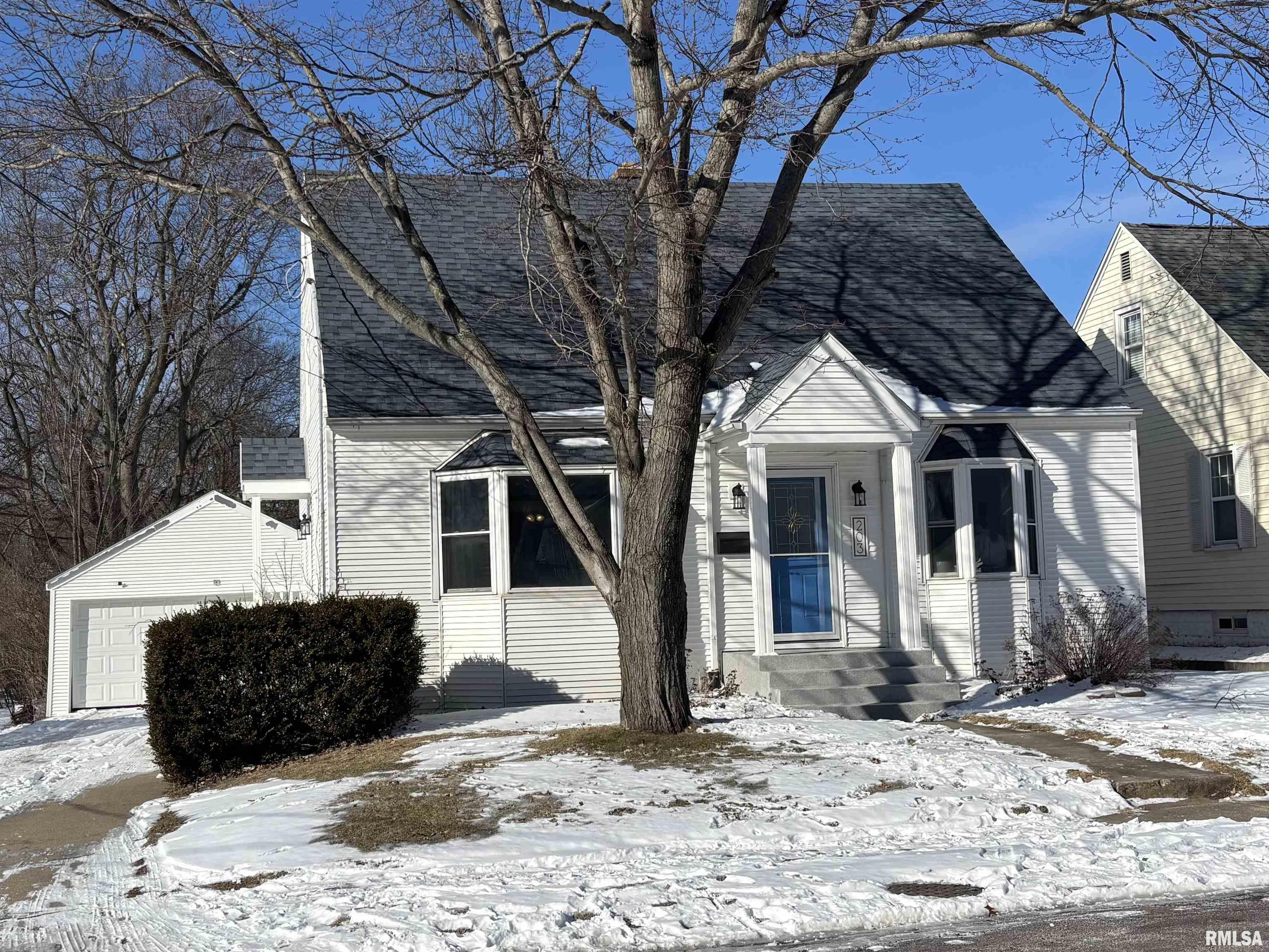 203 Court Drive Washington, IL 61571 - Photo 2 of 52