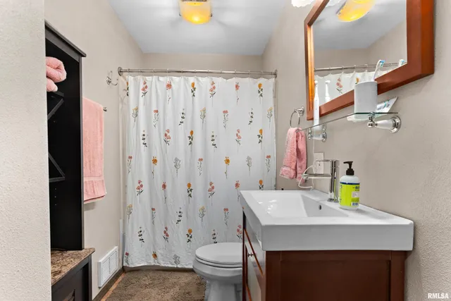 $192,900 | 203 Court Drive, Washington, IL 61571