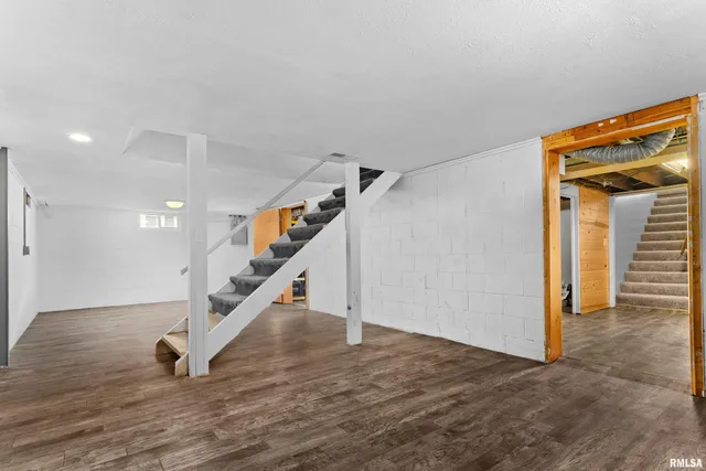 $192,900 | 203 Court Drive, Washington, IL 61571