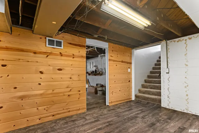 $192,900 | 203 Court Drive, Washington, IL 61571