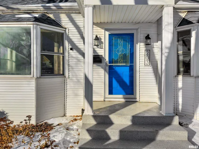 $192,900 | 203 Court Drive, Washington, IL 61571