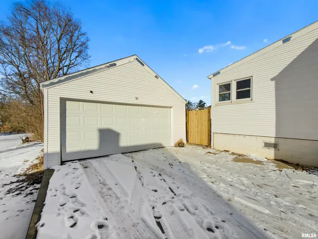 $192,900 | 203 Court Drive, Washington, IL 61571