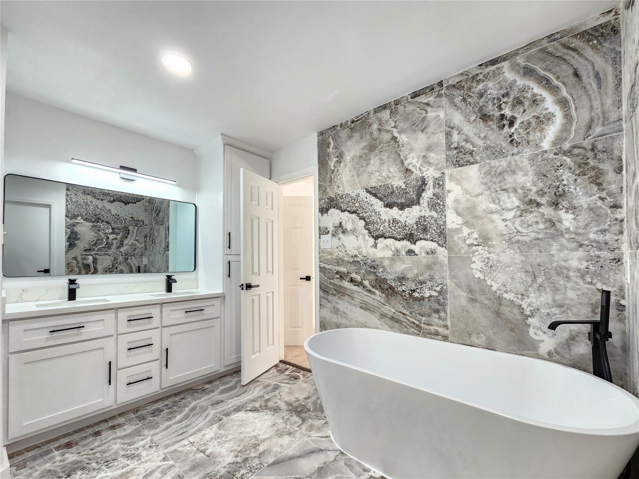 5411 Cobble Lane Spring, TX 77379 - Photo 20 of 31 a bathroom with a bathtub and a sink